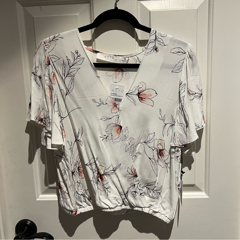 BNWT ASTR the label Wrap Floral Blouse